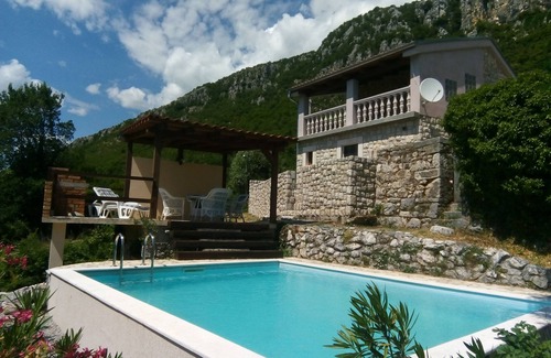 Vinodolska opcina Casa | Casa de vacaciones con piscina y vistas al mar.