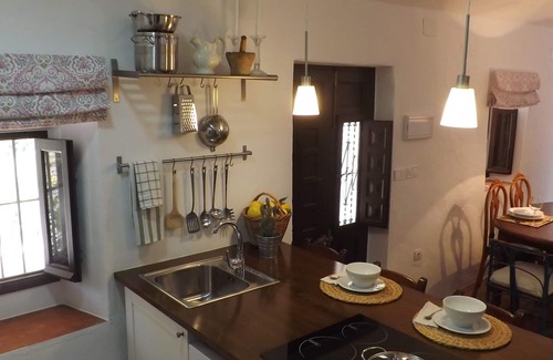 Cómpeta Cabaña | Casa de vacaciones con piscina privada, jacuzzi y wifi, en zona íntima