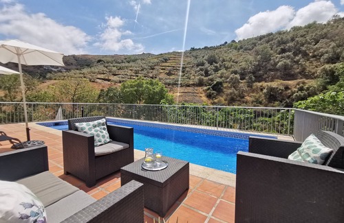 Cómpeta Cabaña | Casa de vacaciones con piscina privada, jacuzzi y wifi, en zona íntima
