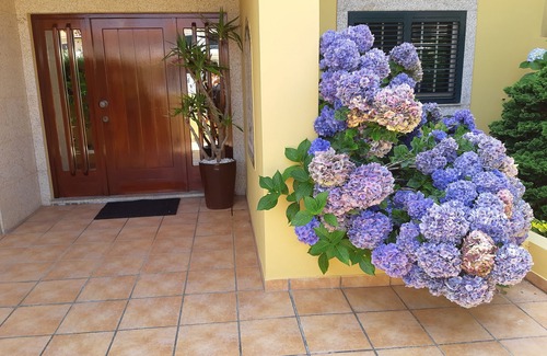 Vila Cha Casa | Holiday house with side sea view, 200 meters from the beach