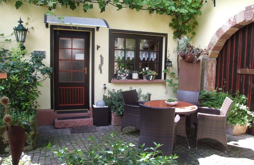 Edesheim Apartamento | Vacaciones en la antigua casa de prensa, alquiler a partir de 4 noches.