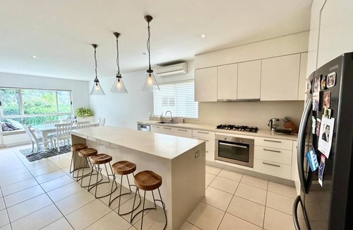 Northwood Casa | Holiday in this beautiful harbourside retreat, close to everything you need.