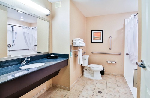 Bismarck Hotel | Holiday Inn Bismarck by IHG