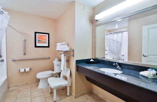 Bismarck Hotel | Holiday Inn Bismarck by IHG