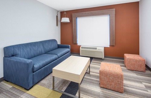 Ontario Hotel | Holiday Inn Express and Suites Ontario Airport by IHG