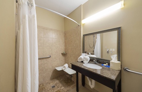 Bloomington Hotel | Holiday Inn Express Bloomington West by IHG