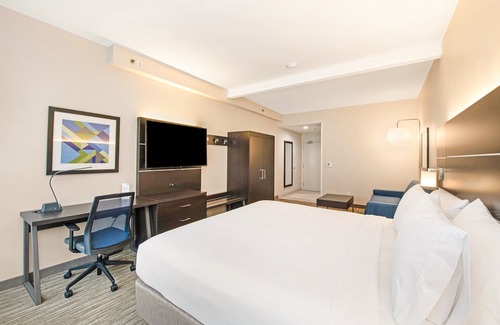 Delafield Hotel | Holiday Inn Express - Delafield, an Ihg Hotel