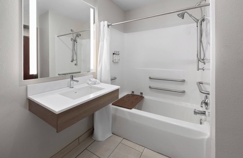 Acme Hotel | Holiday Inn Express Hotel & Suites Acme-Traverse City by IHG