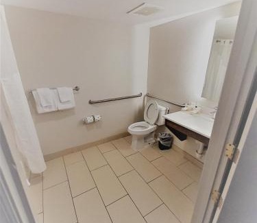 North Raleigh Hotel | Holiday Inn Express Hotel & Suites Wake Forest - Raleigh North by IHG
