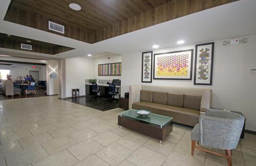 Greensboro Hotel | Holiday Inn Express Hotel & Suites Greensboro-East by IHG