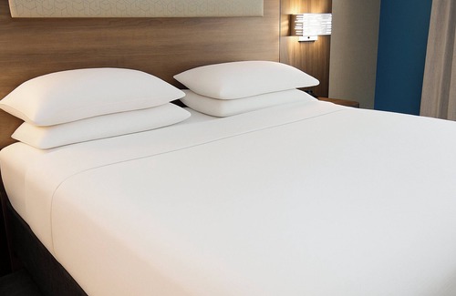 South Side Flats Hotel | Holiday Inn Express Hotel & Suites Pittsburgh-South Side by IHG