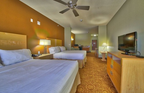 Wolfforth Hotel | Holiday Inn Express Hotel Suites Lubbock Southwest-Wolfforth by IHG