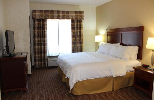 Center Hotel | Holiday Inn Express Hotel & Suites Center by IHG