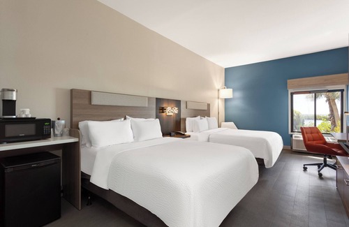 Rocky Point Hotel | Holiday Inn Express Hotel & Suites Tampa-Rocky Point Island by IHG