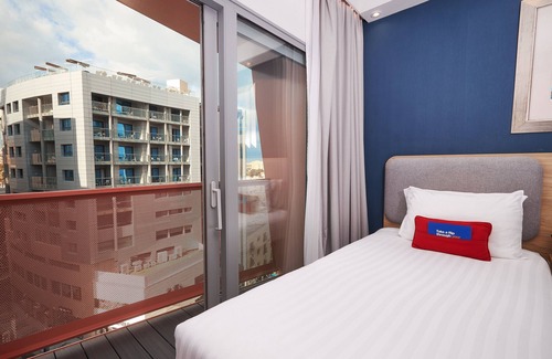 Paceville Hotel | Holiday Inn Express Malta by IHG