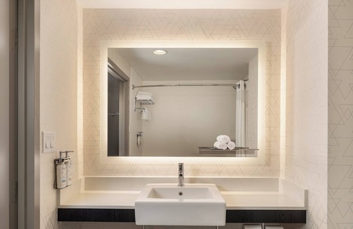 Chelsea Hotel | Holiday Inn Express NYC Chelsea – NoMad Area by IHG