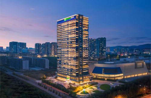 Donggang District Hotel | Holiday Inn Express Rizhao Oriental Colorful City