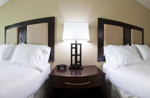 Jacksonville Hotel | Holiday Inn Express & Suites Chaffee-Jacksonville West by IHG