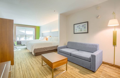 Gulf Shores Hotel | Holiday Inn Express & Suites Gulf Shores by IHG