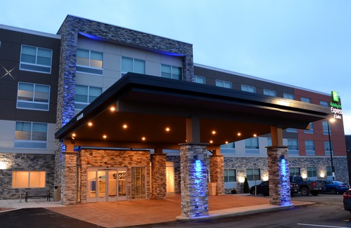 Monroeville Hotel | Holiday Inn Express & Suites Pittsburgh - Monroeville, an Ihg Hotel