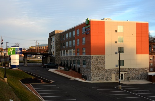 Monroeville Hotel | Holiday Inn Express & Suites Pittsburgh - Monroeville, an Ihg Hotel