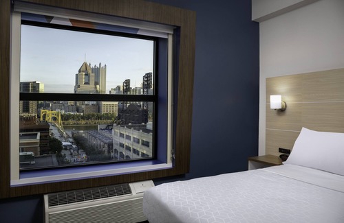 North Shore Hotel | Holiday Inn Express & Suites Pittsburgh North Shore by IHG