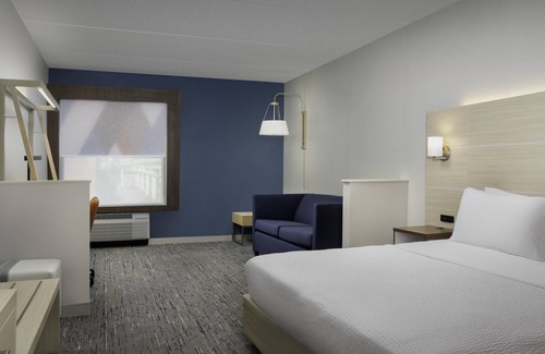 North Shore Hotel | Holiday Inn Express & Suites Pittsburgh North Shore by IHG
