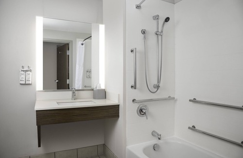North Shore Hotel | Holiday Inn Express & Suites Pittsburgh North Shore by IHG