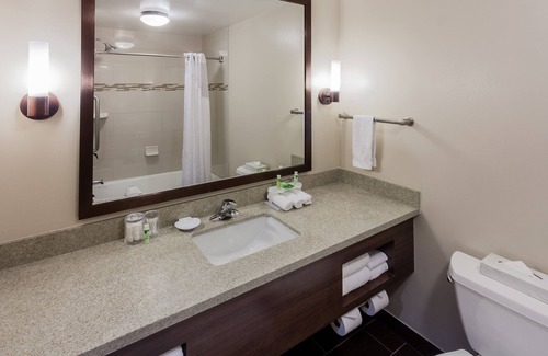 Carpinteria Hotel | Holiday Inn Express Hotel & Suites Carpinteria by IHG