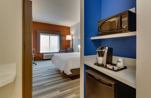 Metrocenter - North Rhodes Park Hotel | Holiday Inn Express & Suites Nashville Metrocenter Downtown by IHG