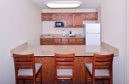 Sioux Falls Hotel | Holiday Inn Express & Suites Sioux Falls At Empire Mall by IHG