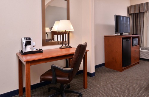 Sioux Falls Hotel | Holiday Inn Express & Suites Sioux Falls At Empire Mall by IHG
