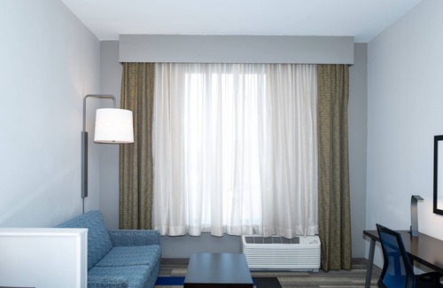 Franklin Hotel | Holiday Inn Express & Suites Franklin - Berry Farms by IHG