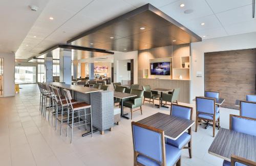 Metrocenter - North Rhodes Park Hotel | Holiday Inn Express & Suites - Nashville MetroCenter Downtown by IHG