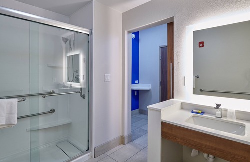 El Dorado West Hotel | Holiday Inn Express & Suites El Paso East by IHG