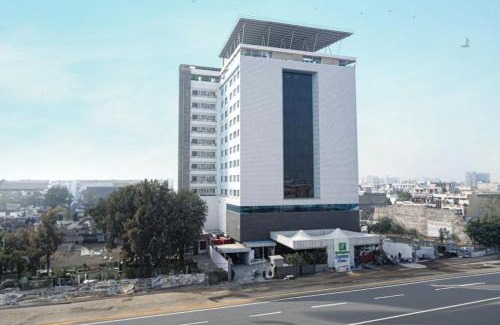 Jaipur Hotel | Holiday Inn Express & Suites Jaipur Gopalpura by IHG