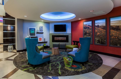 Eureka Hotel | Holiday Inn Express & Suites Eureka by IHG