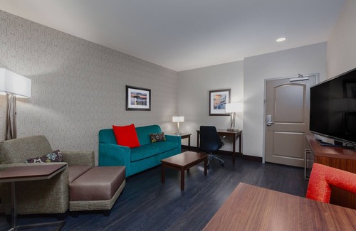 Eureka Hotel | Holiday Inn Express & Suites Eureka by IHG