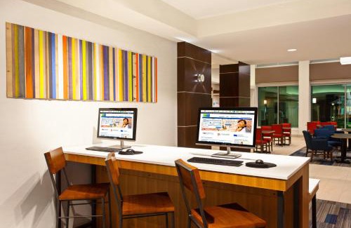 Braeswood Place Hotel | Holiday Inn Express & Suites Houston S - Medical Ctr Area by IHG