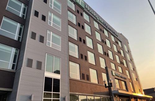 Downtown Lincoln Hotel | Holiday Inn Express & Suites - Lincoln Downtown by IHG