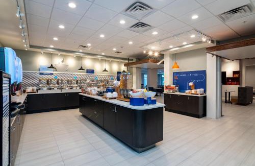 Florida Central Atlantic Coast Hotel | Holiday Inn Express & Suites Orlando- Lake Buena Vista by IHG