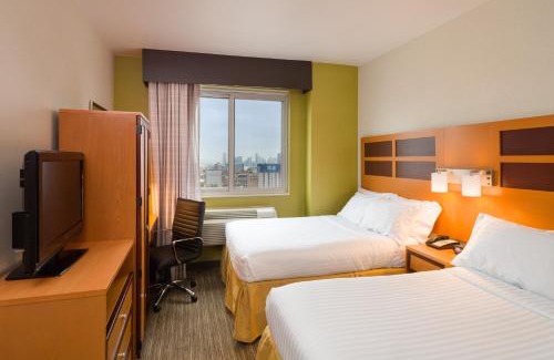 Garment District Hotel | Holiday Inn Express - Times Square by IHG