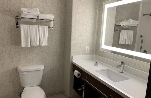 Woodland Hills Hotel | Holiday Inn Express Hotel & Suites Woodland Hills by IHG