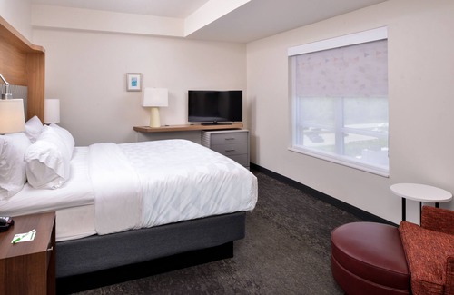 Farmington Hills Hotel | Holiday Inn Hotel & Suites Farmington Hills - Detroit NW by IHG