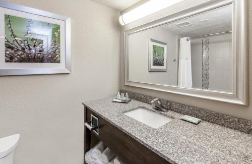 Central Oklahoma City Hotel | Holiday Inn Hotel & Suites Oklahoma City North by IHG