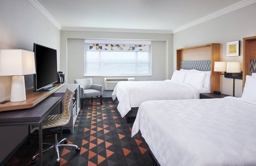 Oakville Hotel | Holiday Inn Hotel & Suites Oakville @ Bronte by IHG