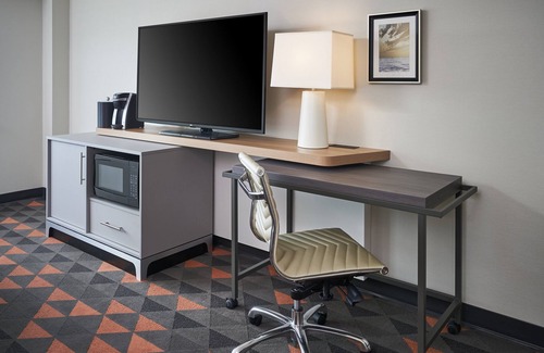 Oakville Hotel | Holiday Inn Hotel & Suites Oakville @ Bronte by IHG