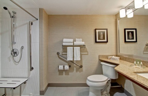 Oakville Hotel | Holiday Inn Oakville Centre by IHG