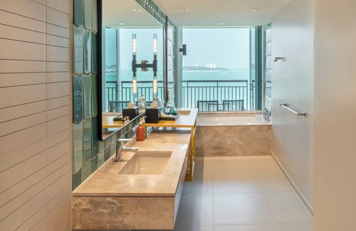 Pattaya Bay Hotel | Holiday Inn Pattaya by IHG