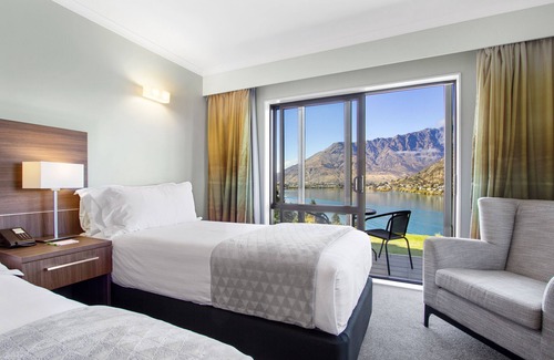 Queenstown Hotel | Holiday Inn Queenstown Frankton Road by IHG